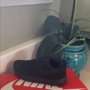 Size 10 in kids Nike shows.  Brand New NWT